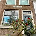 Joyjoyjoy The Palm Ecolicious In A In Historic Canalhouse From 1729 With View On The Canals *