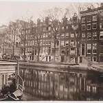 Casa de Férias Joyjoyjoy The Palm Ecolicious In A In Historic Canalhouse From 1729 With View On The Canals *