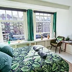 Joyjoyjoy The Palm Ecolicious In A In Historic Canalhouse From 1729 With View On The Canals Amesterdão