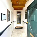 Casa de Férias Joyjoyjoy The Palm Ecolicious In A In Historic Canalhouse From 1729 With View On The Canals