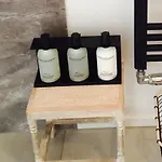 Joyjoyjoy The Palm Ecolicious In A In Historic Canalhouse From 1729 With View On The Canals Amesterdão
