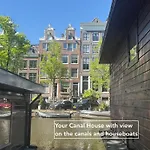 Casa de Férias Joyjoyjoy The Palm Ecolicious In A In Historic Canalhouse From 1729 With View On The Canals *