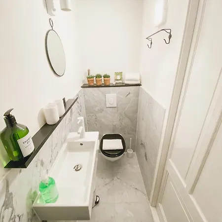 Large En-suite In Historic Canalhouse From 1729