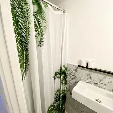 Сasa de vacaciones Joyjoyjoy The Palm Ecolicious In A In Historic Canalhouse From 1729 With View On The Canals *