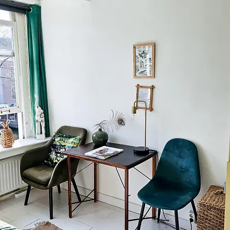 Casa de Férias Joyjoyjoy The Palm Ecolicious In A In Historic Canalhouse From 1729 With View On The Canals *