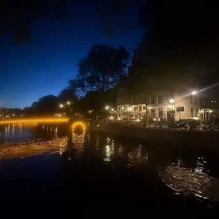 Vakantiehuis Joyjoyjoy The Palm Ecolicious In A In Historic Canalhouse From 1729 With View On The Canals