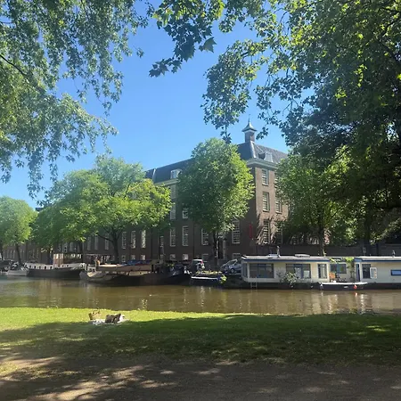 Joyjoyjoy The Palm Ecolicious In A In Historic Canalhouse From 1729 With View On The Canals Vakantiehuis *