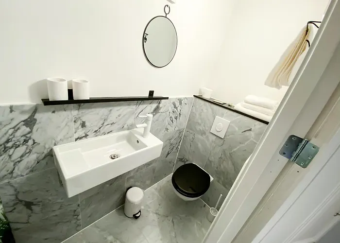 Joyjoyjoy The Palm Ecolicious In A In Historic Canalhouse From 1729 With View On The Canals *