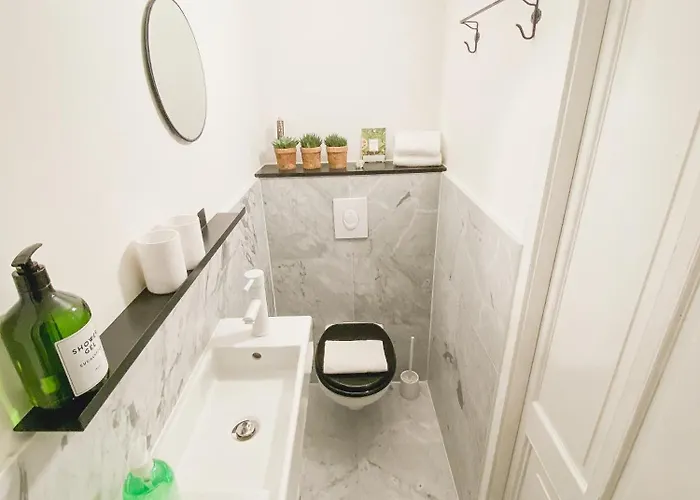 Joyjoyjoy The Palm Ecolicious In A In Historic Canalhouse From 1729 With View On The Canals