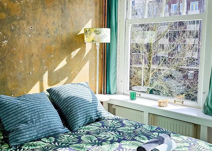 Дом отдыха Joyjoyjoy The Palm Ecolicious In A In Historic Canalhouse From 1729 With View On The Canals