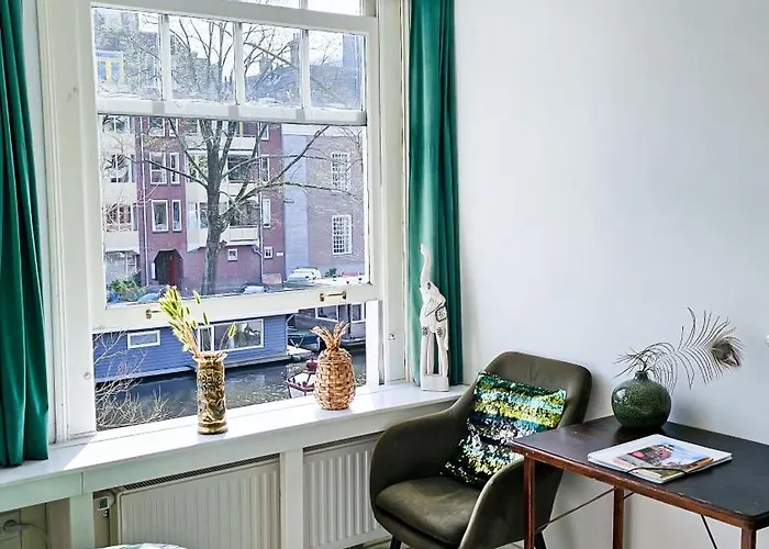 Joyjoyjoy The Palm Ecolicious In A In Historic Canalhouse From 1729 With View On The Canals Дом отдыха