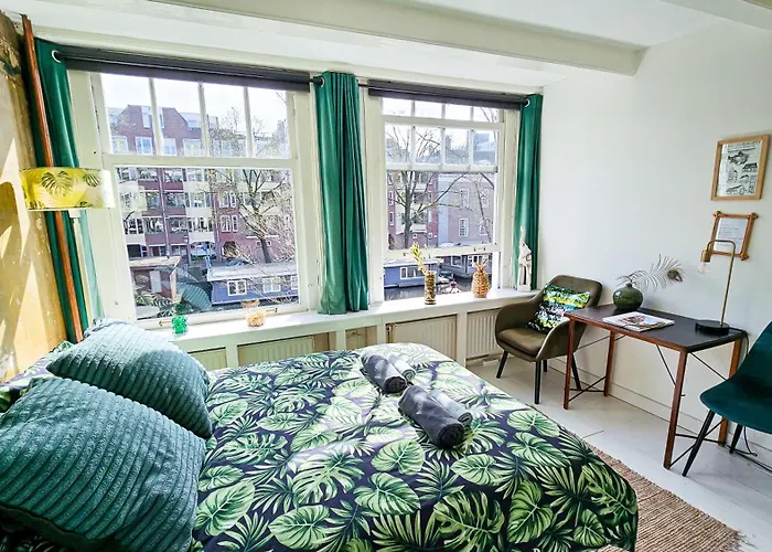 Joyjoyjoy The Palm Ecolicious In A In Historic Canalhouse From 1729 With View On The Canals Амстердам