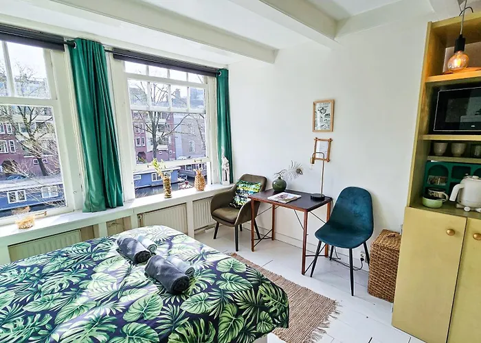 Дом отдыха Joyjoyjoy The Palm Ecolicious In A In Historic Canalhouse From 1729 With View On The Canals