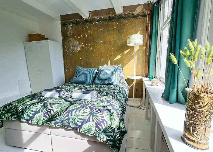 Дом отдыха Joyjoyjoy The Palm Ecolicious In A In Historic Canalhouse From 1729 With View On The Canals Амстердам