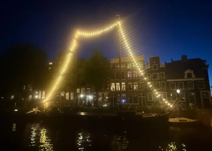 Joyjoyjoy The Palm Ecolicious In A In Historic Canalhouse From 1729 With View On The Canals Дом отдыха Амстердам