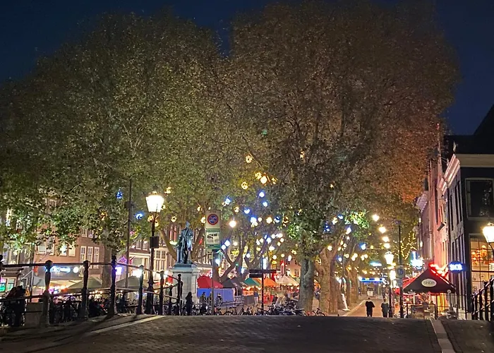 Joyjoyjoy The Palm Ecolicious In A In Historic Canalhouse From 1729 With View On The Canals Дом отдыха Амстердам