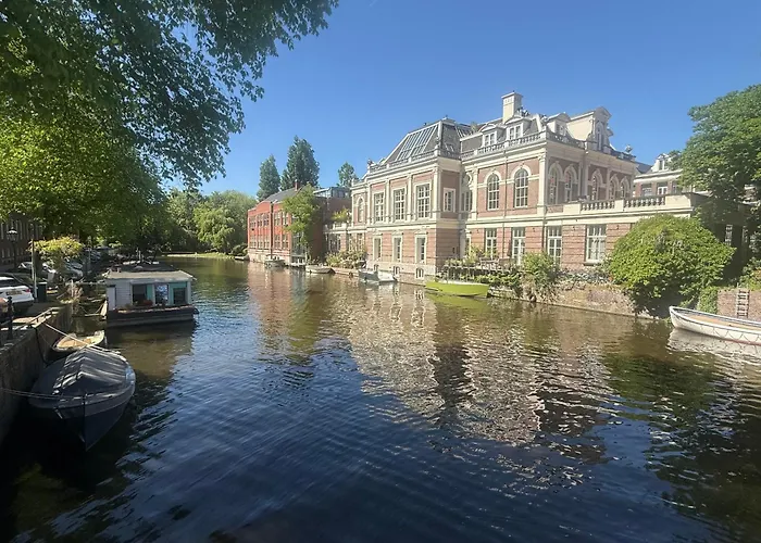 Дом отдыха Joyjoyjoy The Palm Ecolicious In A In Historic Canalhouse From 1729 With View On The Canals