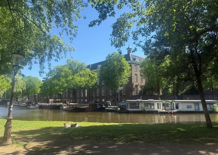 Joyjoyjoy The Palm Ecolicious In A In Historic Canalhouse From 1729 With View On The Canals Дом отдыха *