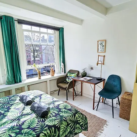 Vakantiehuis Joyjoyjoy The Palm Ecolicious In A In Historic Canalhouse From 1729 With View On The Canals