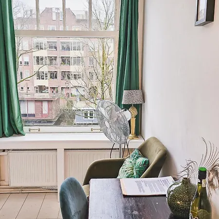 Dom wakacyjny Joyjoyjoy The Palm Ecolicious In A In Historic Canalhouse From 1729 With View On The Canals