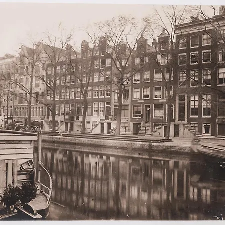 Dom wakacyjny Joyjoyjoy The Palm Ecolicious In A In Historic Canalhouse From 1729 With View On The Canals *