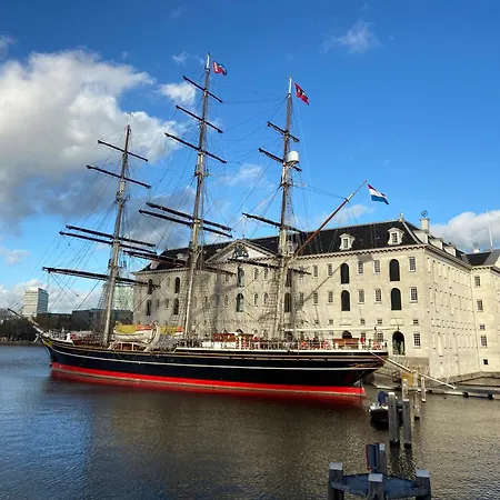 Joyjoyjoy The Palm Ecolicious In A In Historic Canalhouse From 1729 With View On The Canals *